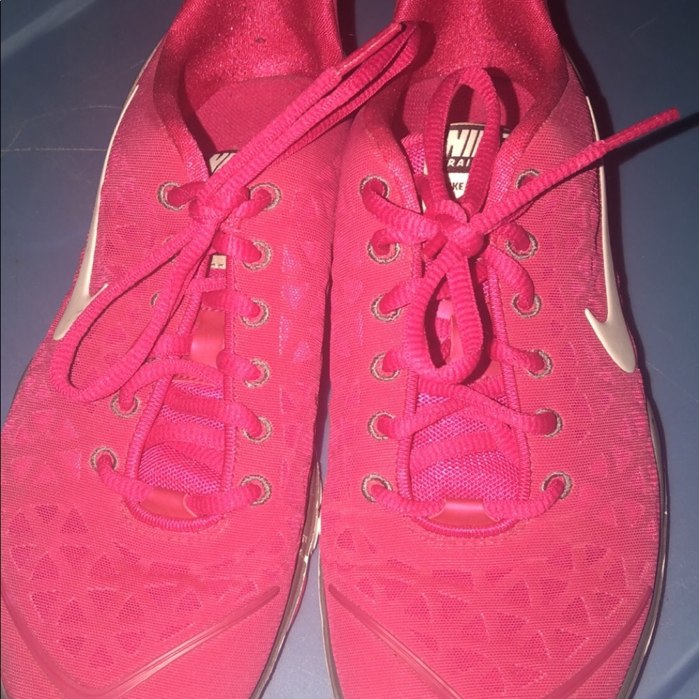 Pink nike free fit 2